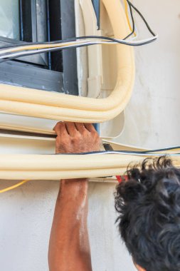 Teknisyen yükleme Klima