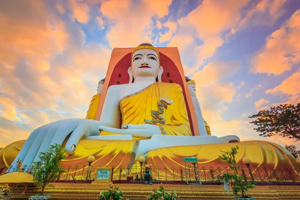 Kyaik Pun Pagoda kloster — Stockfoto