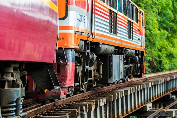 Zugfahrt im Wald — Stockfoto