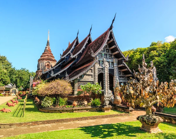 Ancien temple en bois de Wat Lok Molee — Photo