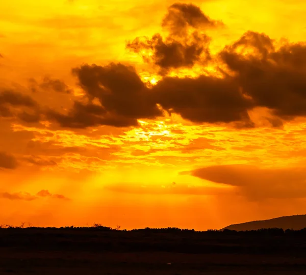 Beau coucher de soleil sur la mer — Photo