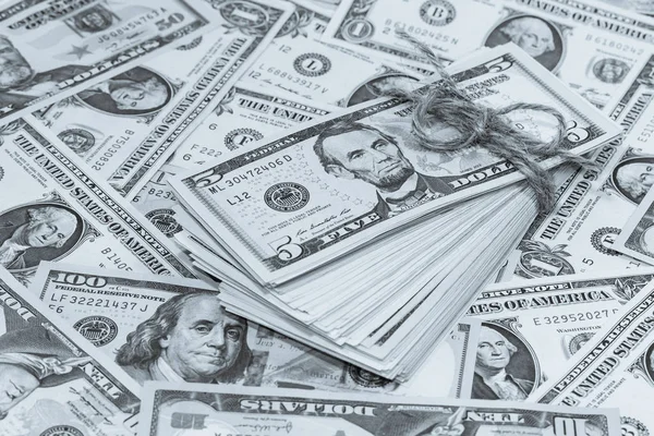 Amerikan dolarları.