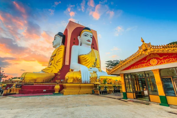 Bago Kyaikpun Buda — Stok fotoğraf