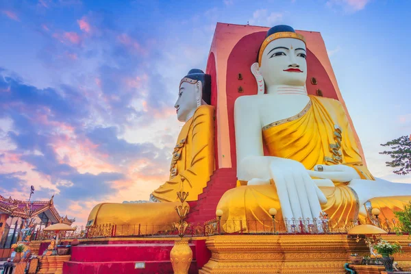 Kyaikpun Buddha i Bago — Stockfoto
