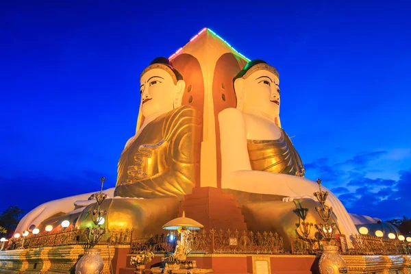 Kyaikpun Buddha en Bago — Foto de Stock