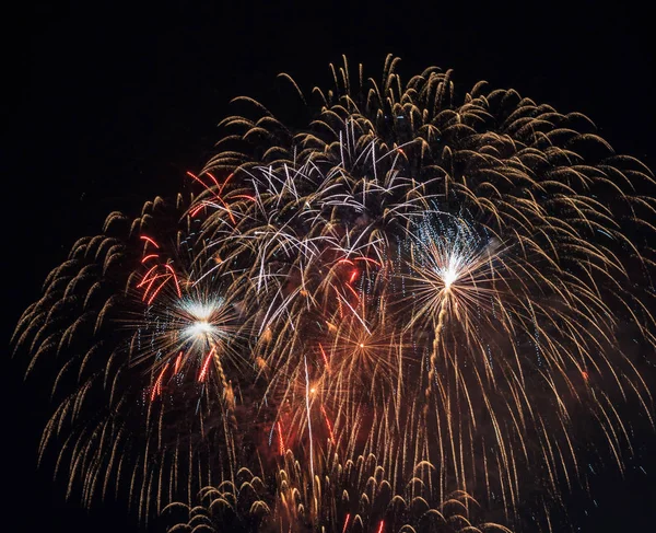 明るいカラフルな花火 — ストック写真