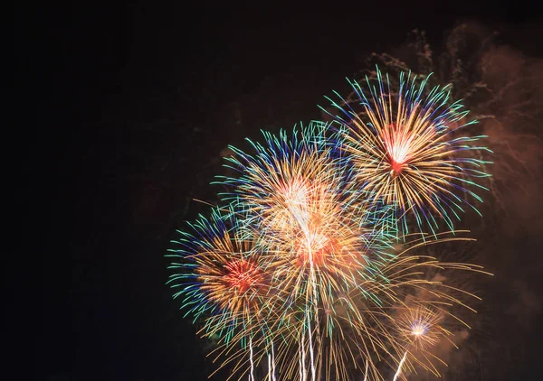 Fogos de artifício coloridos brilhantes — Fotografia de Stock