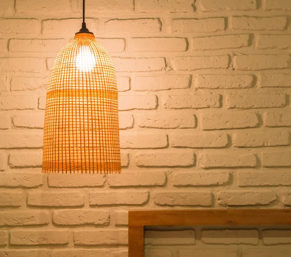 Parete in cemento con lampada — Foto Stock