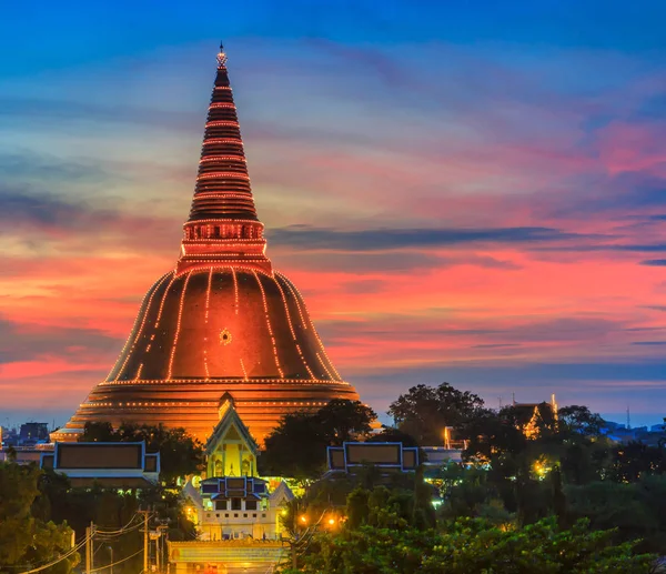 Golden pagoda Phra Pathom Chedi — Stok fotoğraf