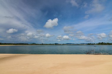 deniz kum ve gökyüzü