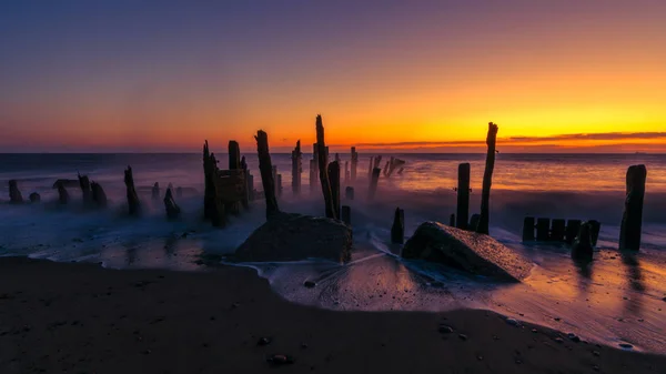 Velho Spurn Point Praia Mar Defesas Nascer Sol — Fotografia de Stock
