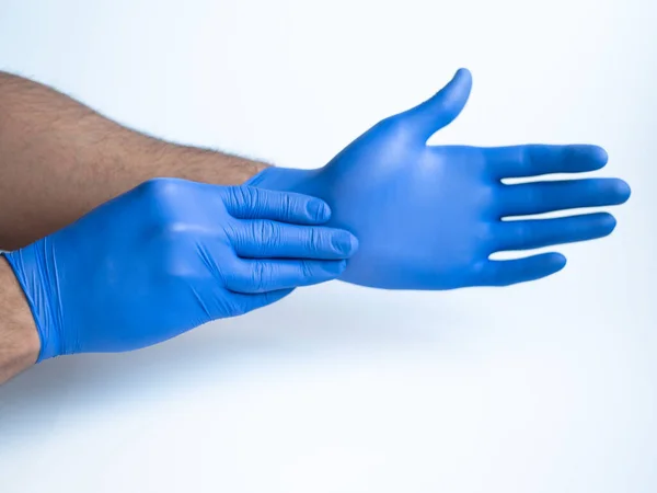 Médico Sexo Masculino Mãos Vestindo Luvas Proteção Médica Azul Nitrilo — Fotografia de Stock