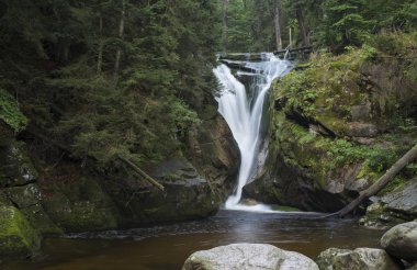 Şelale Sudety dağlarında