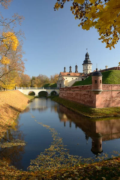 Κάστρο Nesvizh Λευκορωσία Οκτωβρίου 2019 Συγκρότημα Παλατιών Και Καστρίων Που — Φωτογραφία Αρχείου