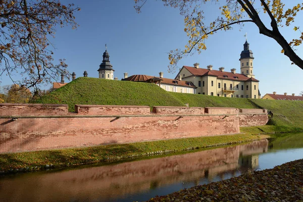Κάστρο Nesvizh Λευκορωσία Οκτωβρίου 2019 Συγκρότημα Παλατιών Και Καστρίων Που — Φωτογραφία Αρχείου