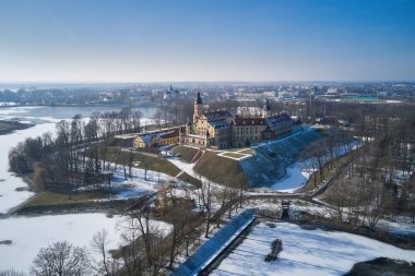 Nesvizh Şatosu, Belarus - 2 Şubat 2020: Beyaz Rusya 'nın Minsk bölgesinde yer alan saray ve kale kompleksi. Unesco Dünya Mirası 'na dahil edilmiştir..