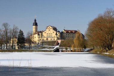 Nesvizh Şatosu, Belarus - 2 Şubat 2020: Beyaz Rusya 'nın Minsk bölgesinde yer alan saray ve kale kompleksi. Unesco Dünya Mirası 'na dahil edilmiştir..