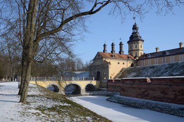 Nesvizh Şatosu, Belarus - 2 Şubat 2020: Beyaz Rusya 'nın Minsk bölgesinde yer alan saray ve kale kompleksi. Unesco Dünya Mirası 'na dahil edilmiştir..