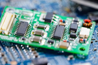 E-atık elektronik, bilgisayar devresi işlemci çip anakart çekirdek işlemci elektronik cihaz : veri kavramı, donanım, teknisyen ve teknoloji