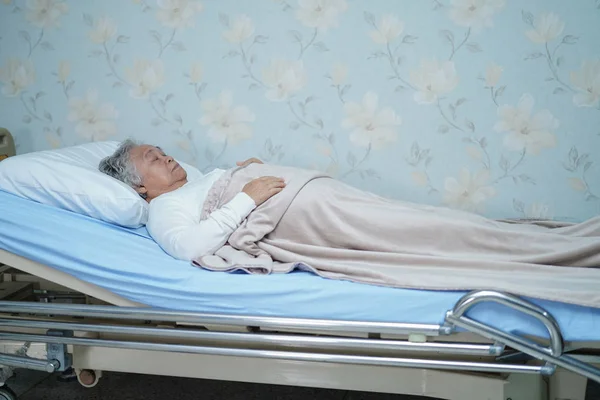 Aziatische Senior Ouderen Oude Dame Vrouw Patiënt Glimlach Heldere Gezicht — Stockfoto