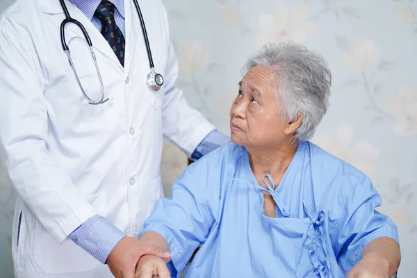 Asian Doctor Care Help Support Senior Elderly Old Lady Woman — Stock Photo, Image