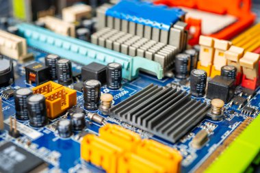 Bilgisayar devresi işlemci ana pano elektronik aygıtı: donanım ve teknoloji kavramı