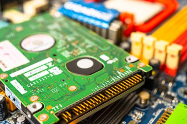 E-atık elektronik, bilgisayar devresi işlemci çip anakart çekirdek işlemci elektronik cihaz : veri kavramı, donanım, teknisyen ve teknoloji.