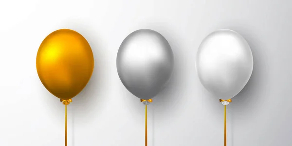 Beyaz arka planda gölgeli, gerçekçi beyaz, altın ve gri balon. Düğün için helyum balonu, doğum günü, partiler. Festival dekorasyonu. Vektör illüstrasyonu — Stok Vektör