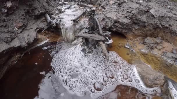 Весна Непрохідна Зруйнована Дорога Висока Вода Снігу Заповнює Дорогу Весняний — стокове відео