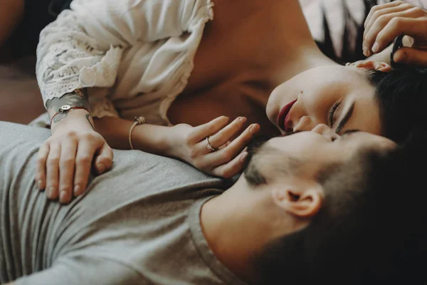 Couple laying on bed and hugging each other. — Stock Photo, Image