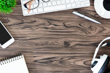 Kahverengi ahşap ofis resepsiyon masası ve çalışma ve liste için donatım