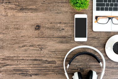 Kahverengi ahşap ofis resepsiyon masası ve çalışma ve liste için donatım