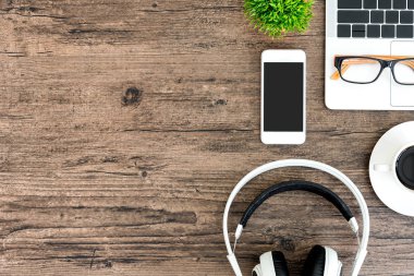 Kahverengi ahşap ofis resepsiyon masası ve çalışma ve liste için donatım