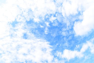 Mavi gökyüzü bulut sabah ile.