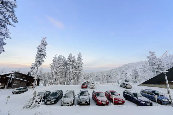 Editorial: Rukatunturi, Finland, 28th December 2018. 자동차 공원 — 스톡 사진
