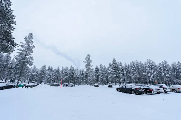 Editorial: Kuusamon City, Finland, 27th December 2018. Car park — Stock Photo, Image