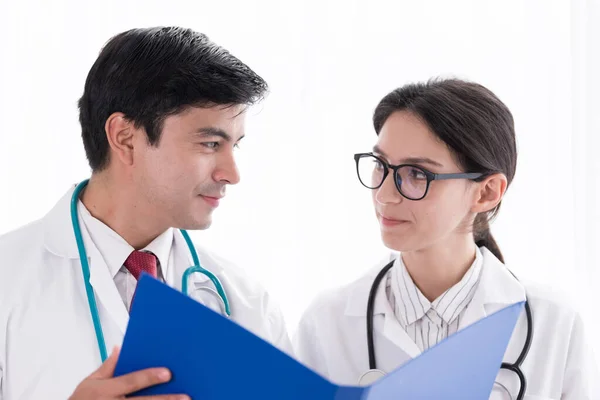 Dos Médicos Han Trabajado Juntos Con Felicidad Hospital — Foto de Stock