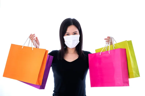 Una Donna Asiatica Che Shopping Con Sacchetto Carta Colorato Indossa — Foto Stock