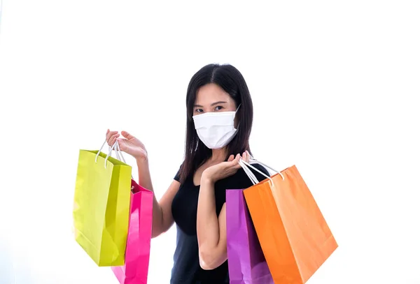 Una Donna Asiatica Che Shopping Con Sacchetto Carta Colorato Indossa — Foto Stock