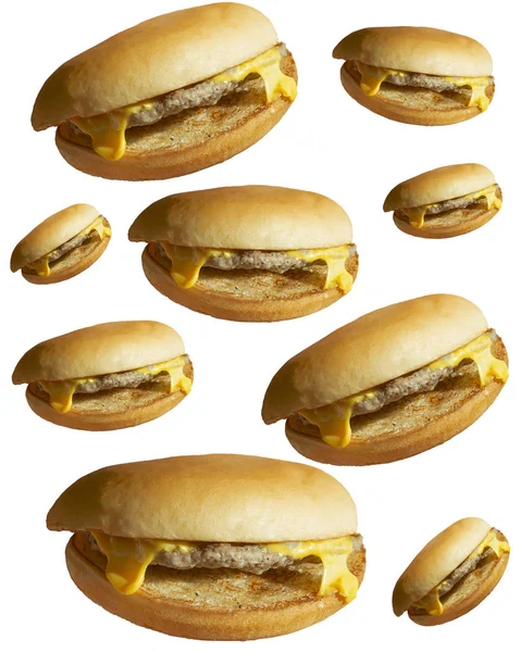 Hambúrgueres suculentos com textura de queijo isolado em fundo branco — Fotografia de Stock