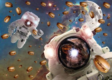 Astronotlar uzayda oluşturma ayağı üzerinde cheseburgers ve arka aya. Nasa tarafından döşenmiş bu görüntü unsurları