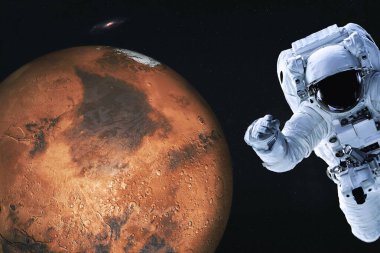 Mars gezegeni yakınlarında bir astronot uzayda bir yerde.