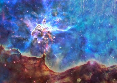 Uzayın derinliklerinde bir yerde. Carina Nebulası ve Mystic Mountain kompleksi. Bilim kurgu duvar kağıdı. Bu görüntünün elementleri Nasa tarafından döşendi.