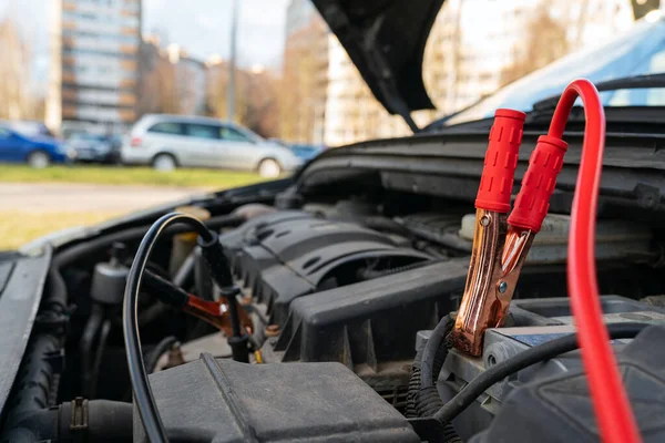 Jump Cables Car Low Power Battery Broken Car Start Attempt — Stock Photo, Image