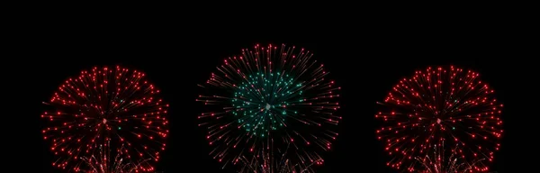 Grünes und rotes Feuerwerk mit Rauch über dem Stadthimmel — Stockfoto