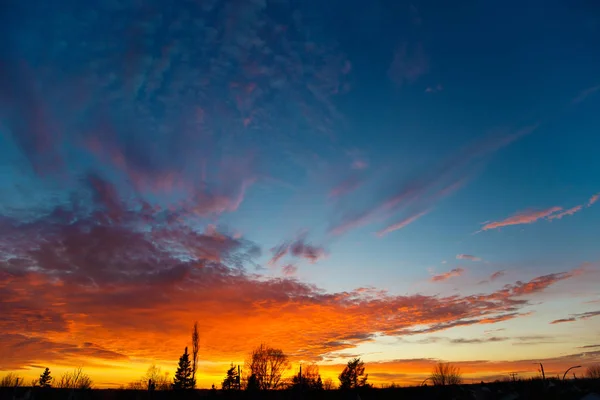 Zonsondergang hemel blauw en geel — Stockfoto