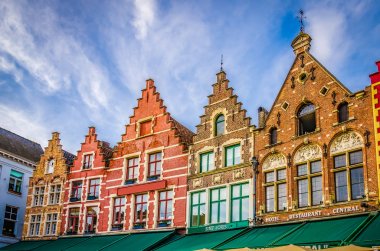 Pazar Meydanı (Markt) eyalet hükümeti Bruges, Belçika.