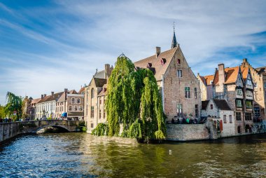 Bruges içinde kanal 
