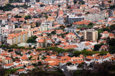 22.05.2017. Madeira, Portekiz. Çok sayıda ev Funchal City, Madeira Adası, Portekiz için görüntüleyin.