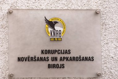 19.02.2018. Riga, Letonya. Jekabs Straume, bozulması önleme ve mücadele Bürosu (Knab) ve caner Grisins, eyalet polisi hakkında basın toplantısında Merkez ceza polis bölümü başkanı başkanı